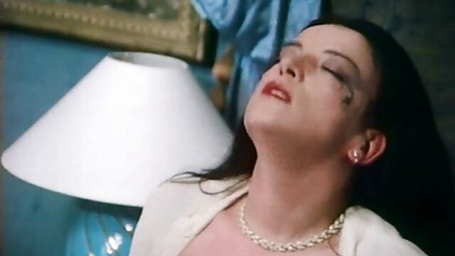 Kecantikan TS video seks yang panas Kylie Maria menyukai Anal seks